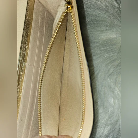 ❌SOLD❌ 🩷Chloe Alphabet Wallet🩷 - Picture 9 of 14